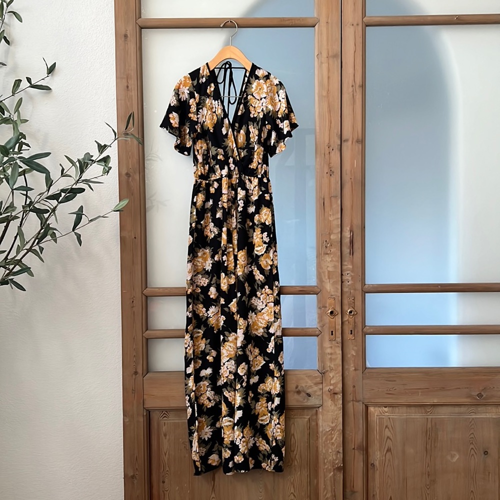 Target Xhilaration XS lightweight floral jumpsuit with pockets and tie-back